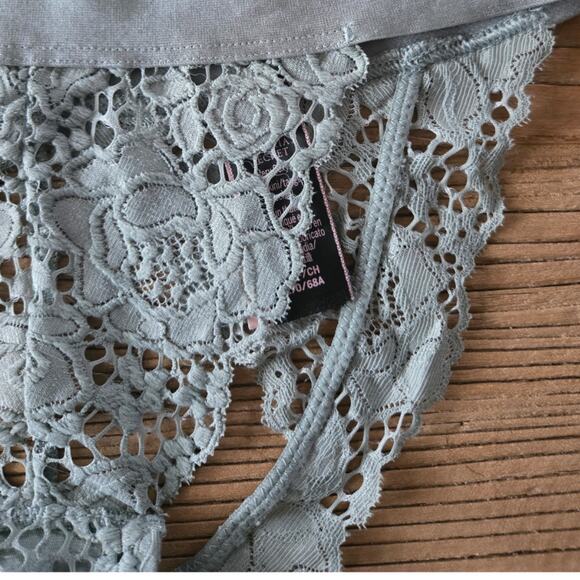 Victoria's Secret Very Sexy Cheekini Peekaboo Lace Panty sz S New Green - Picture 3 of 4